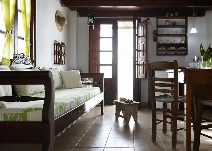 Anna Traditional Aparthotel