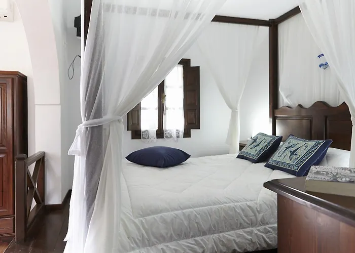 Anna Traditional Aparthotel