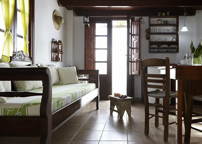 Anna Traditional 3* Kamari (Santorini)