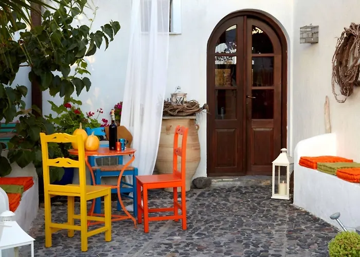 Anna Traditional Aparthotel 3*