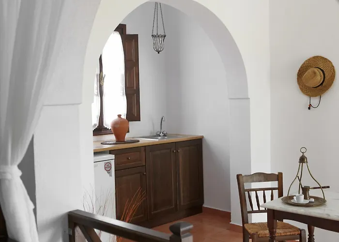 Anna Traditional Aparthotel