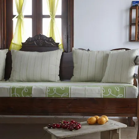 Anna Traditional Aparthotel Kamári