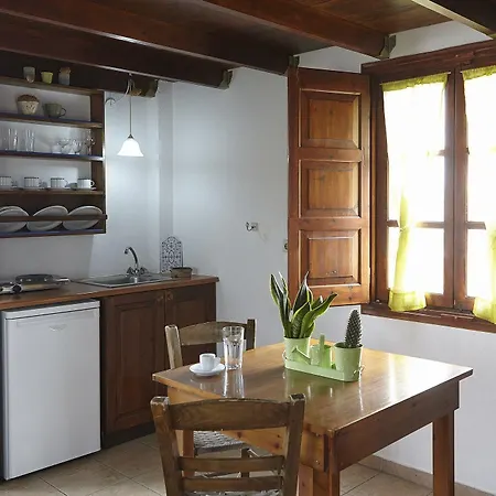 Anna Traditional Aparthotel