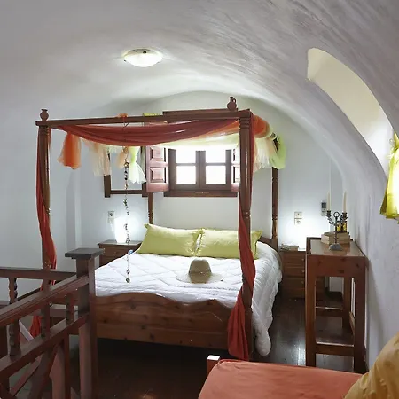 Anna Traditional Kamári