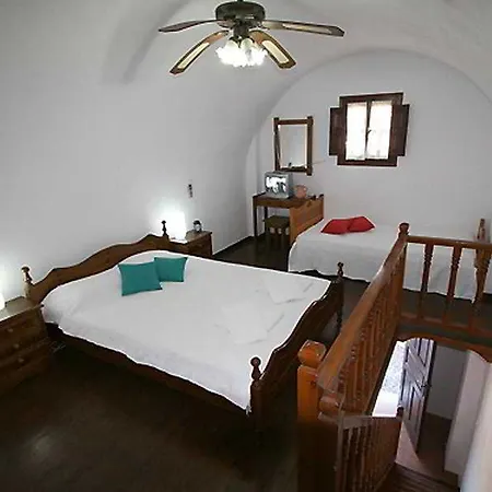 Anna Traditional Aparthotel Kamári