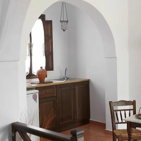 Anna Traditional Aparthotel