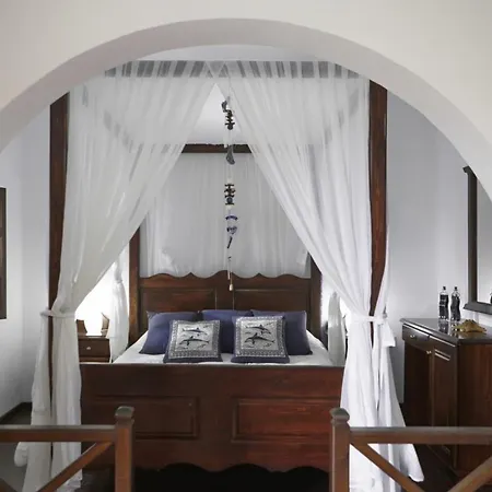 Anna Traditional Aparthotel