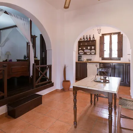 Anna Traditional Apart Otel 3*