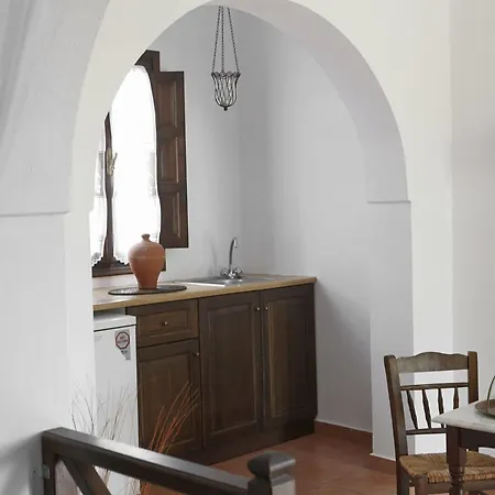 Anna Traditional Aparthotel