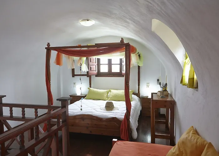 Anna Traditional Kamári